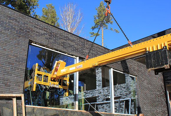 монтаж большого стекла