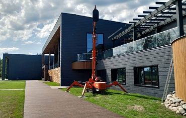 Вакуумный захват и мини-кран на остеклении